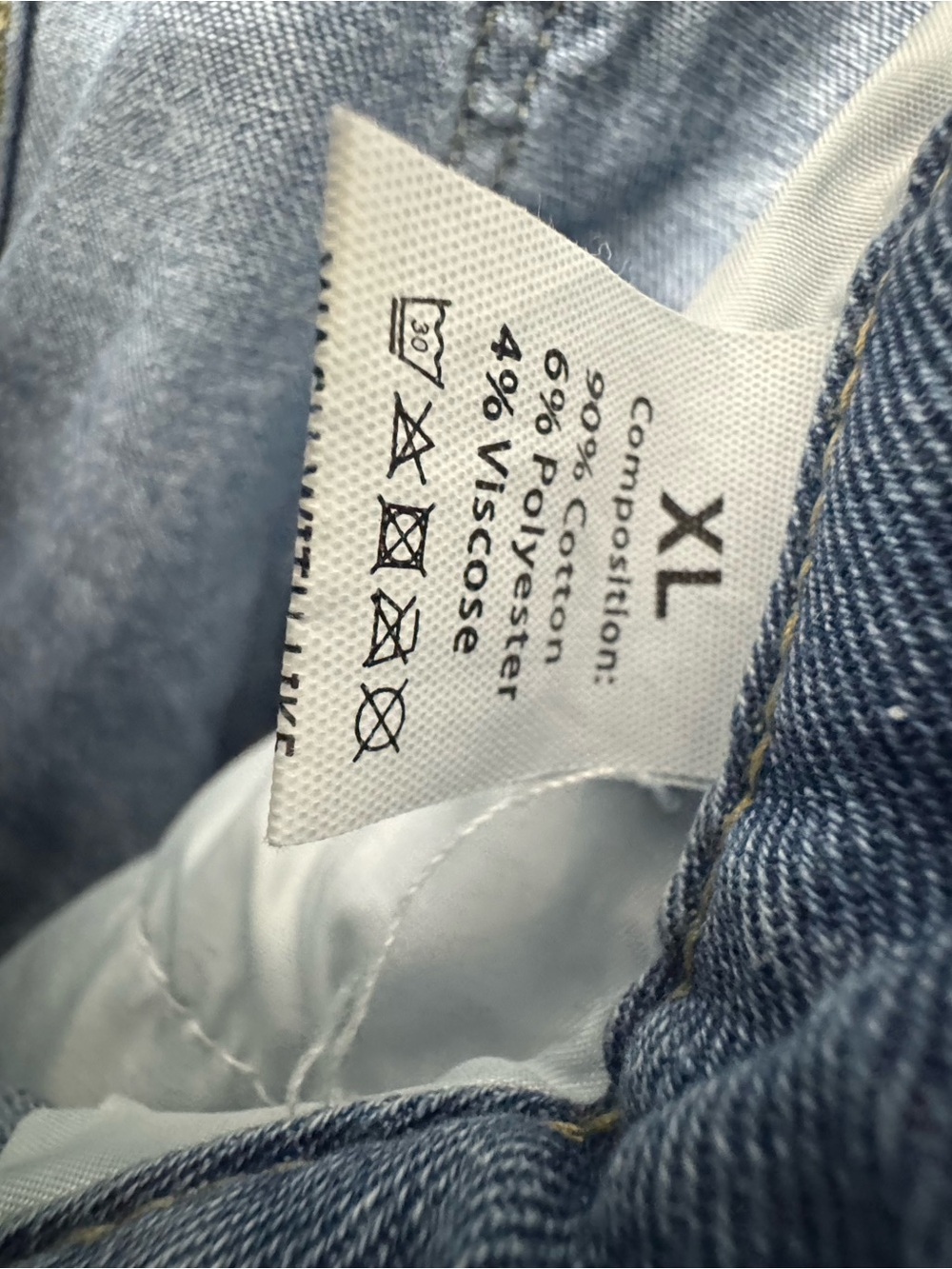 Light Wash Distressed Knee Rip Jeans - Picture 4 of 6